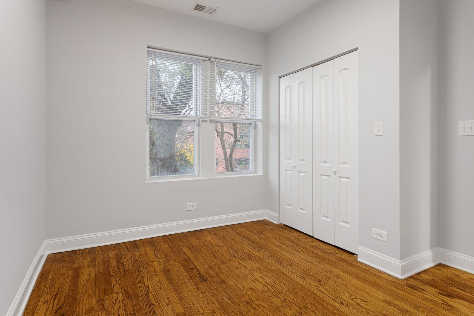 Chicago Apartment: 7320-30 N Damen Ave