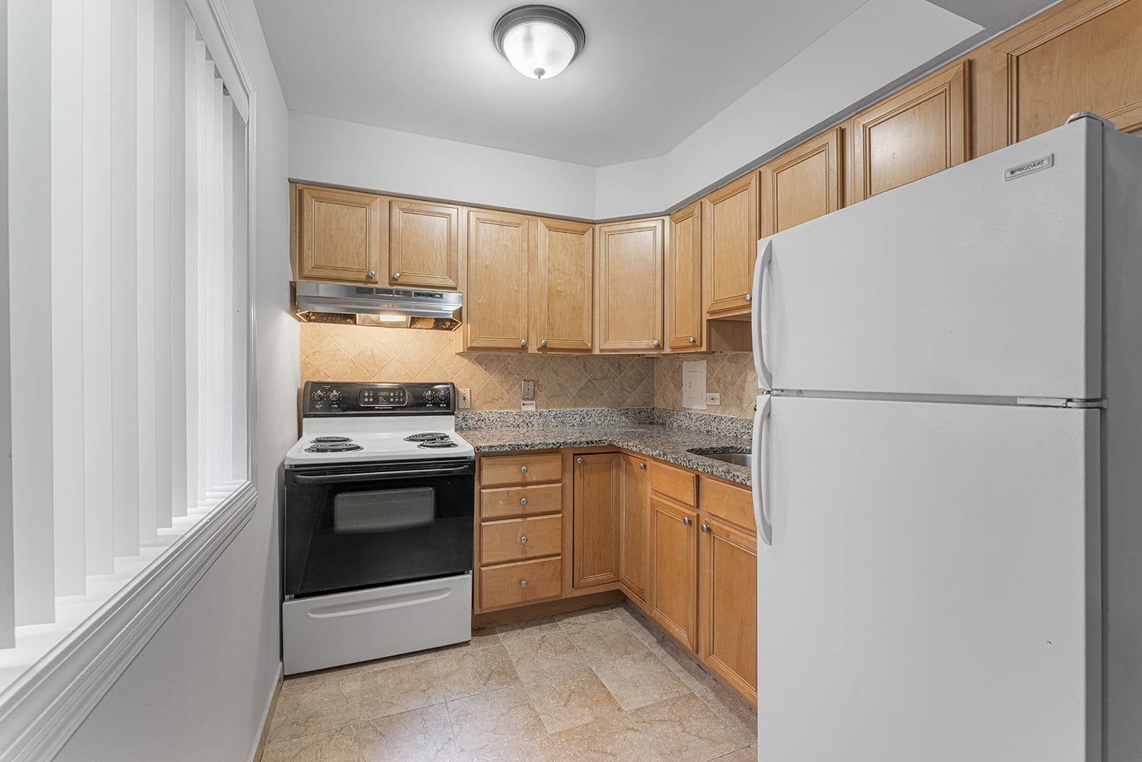 Chicago Apartment: 6001 N Kenmore Avenue