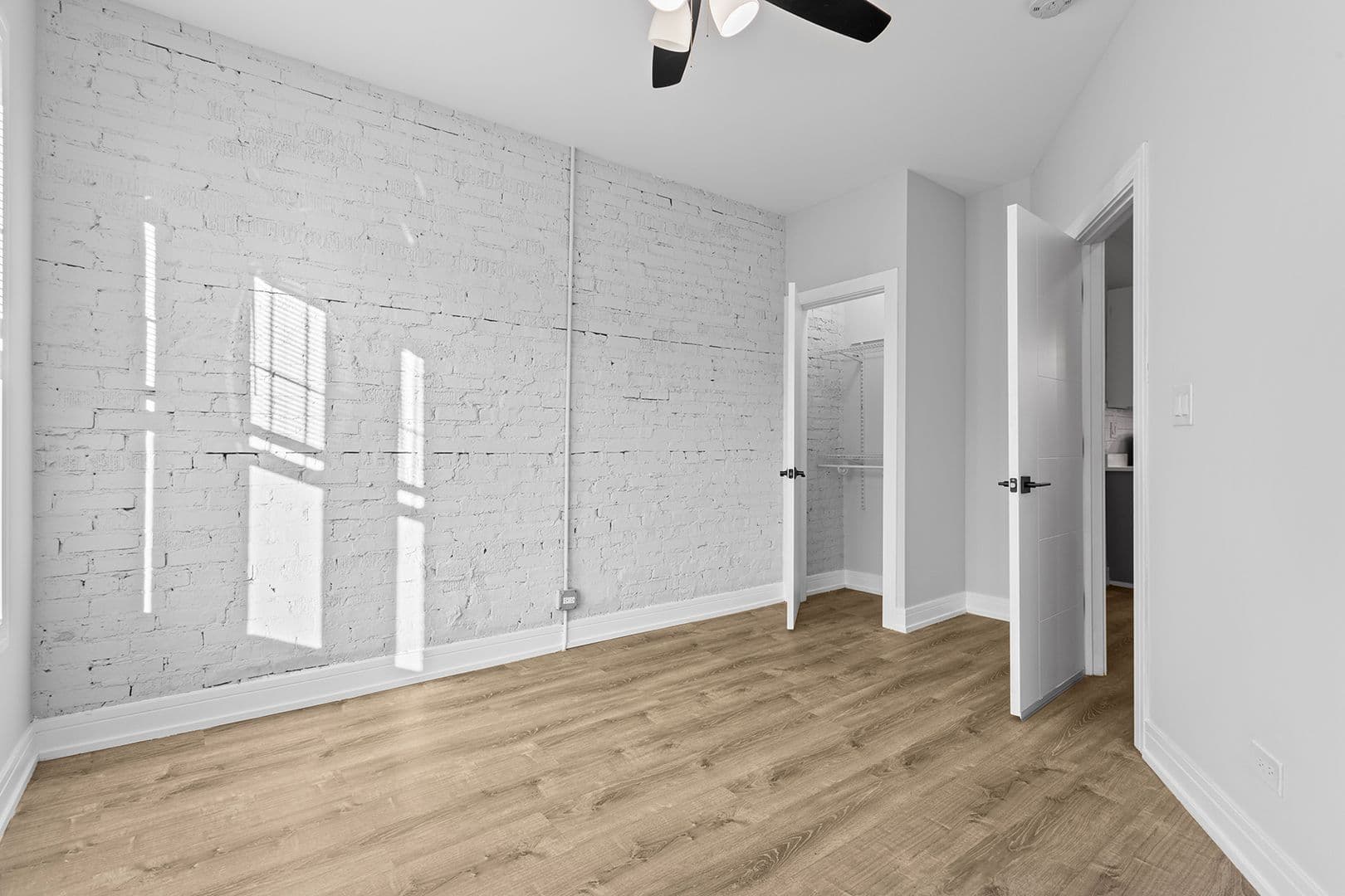 Chicago Apartment: 1902-1908 W Morse Ave