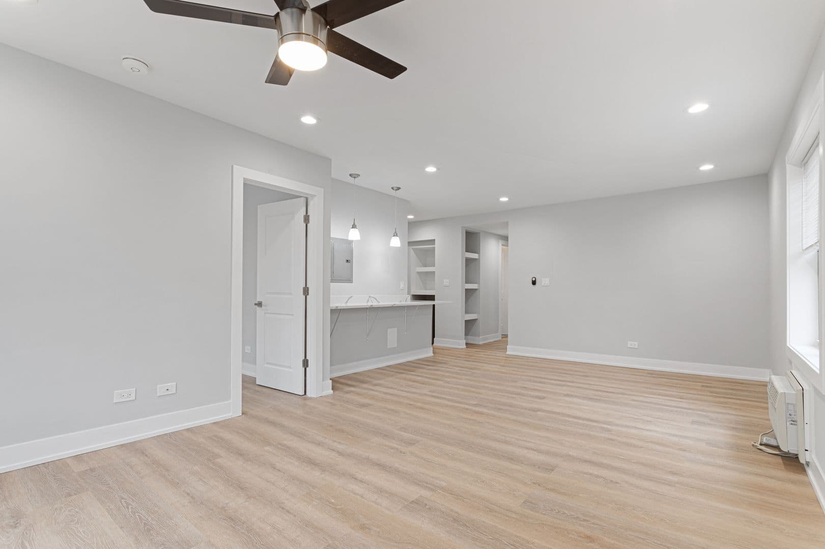 Chicago Apartment: 7070 N Sheridan Rd