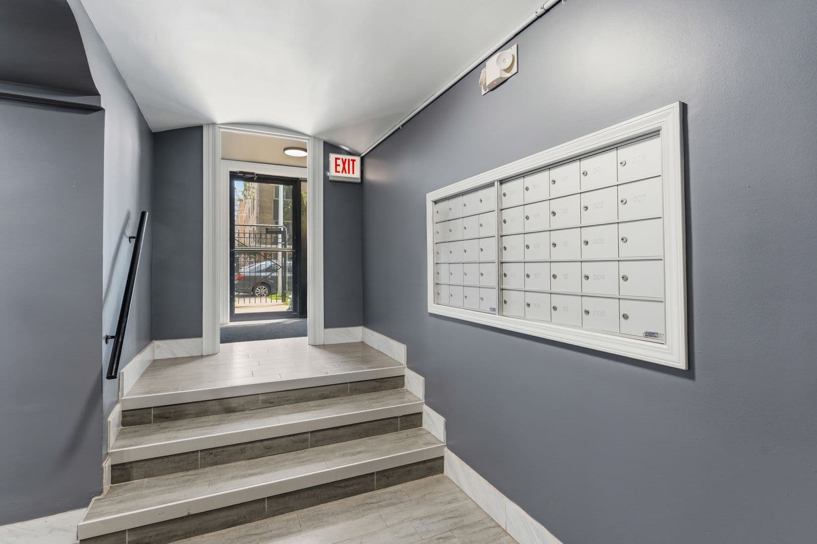 Chicago Apartment: 5710 N Winthrop