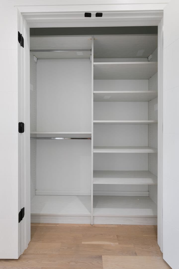 Chicago Apartment: 7729-31 N Eastlake Terrace