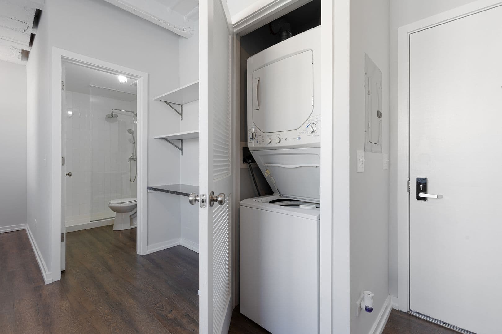 Chicago Apartment: 5718 N Winthrop Avenue