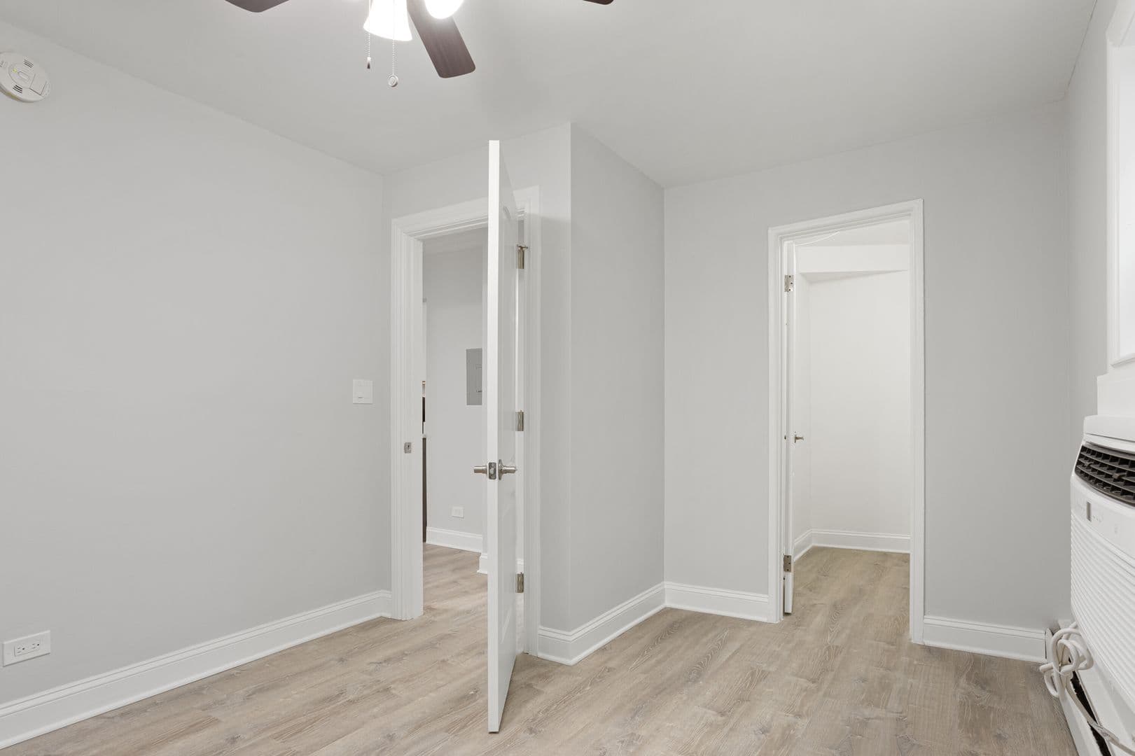 Chicago Apartment: 7606 N Eastlake Ter