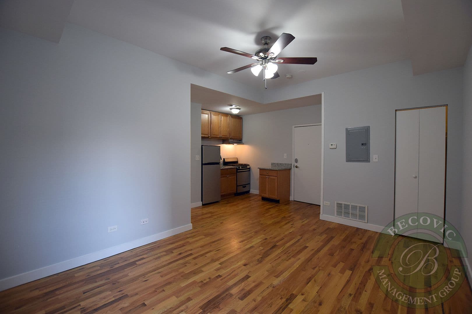 Chicago Apartment: 7450-7456 N Greenview Ave