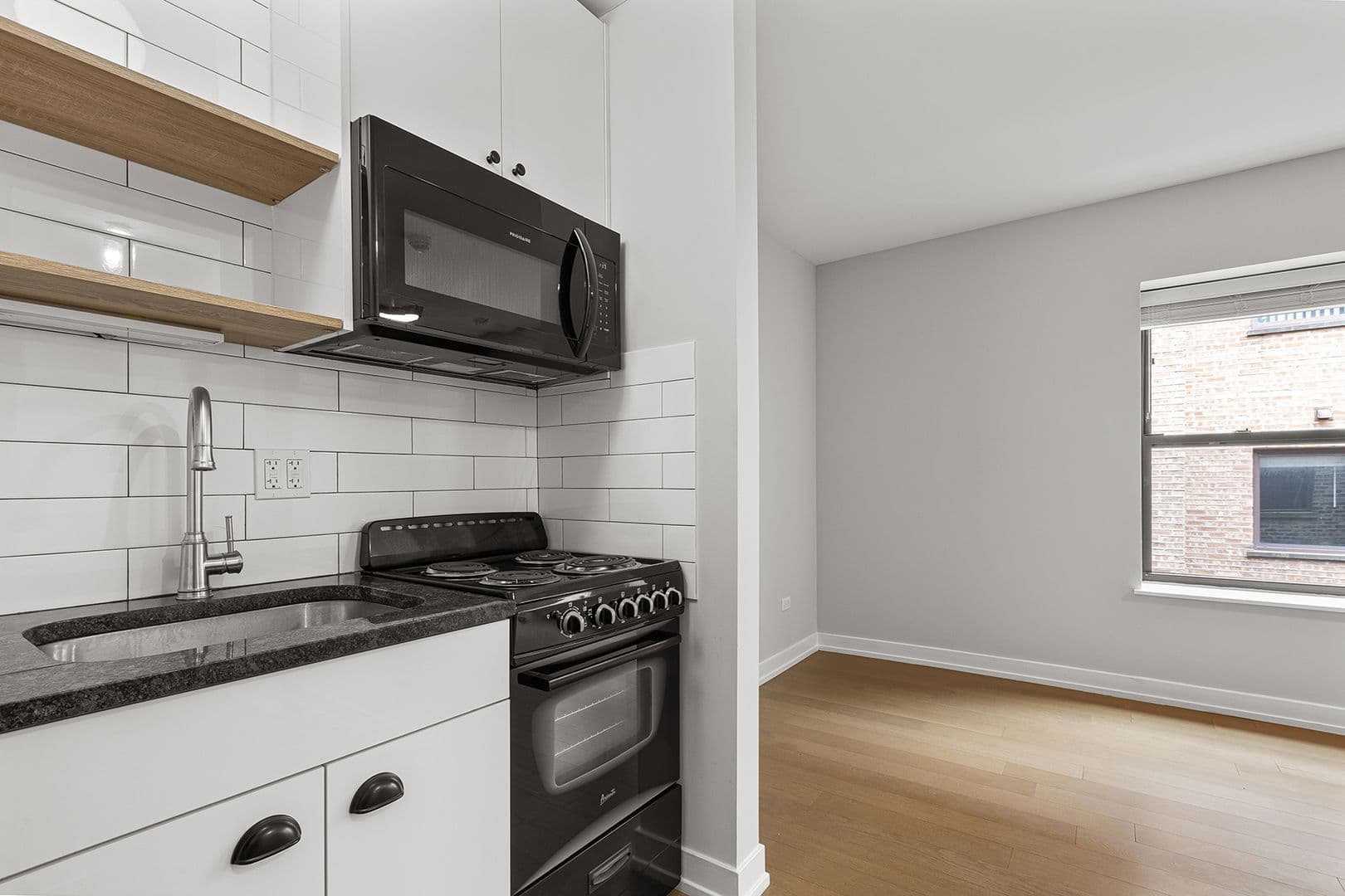 Chicago Apartment: 6019 N Winthrop Avenue