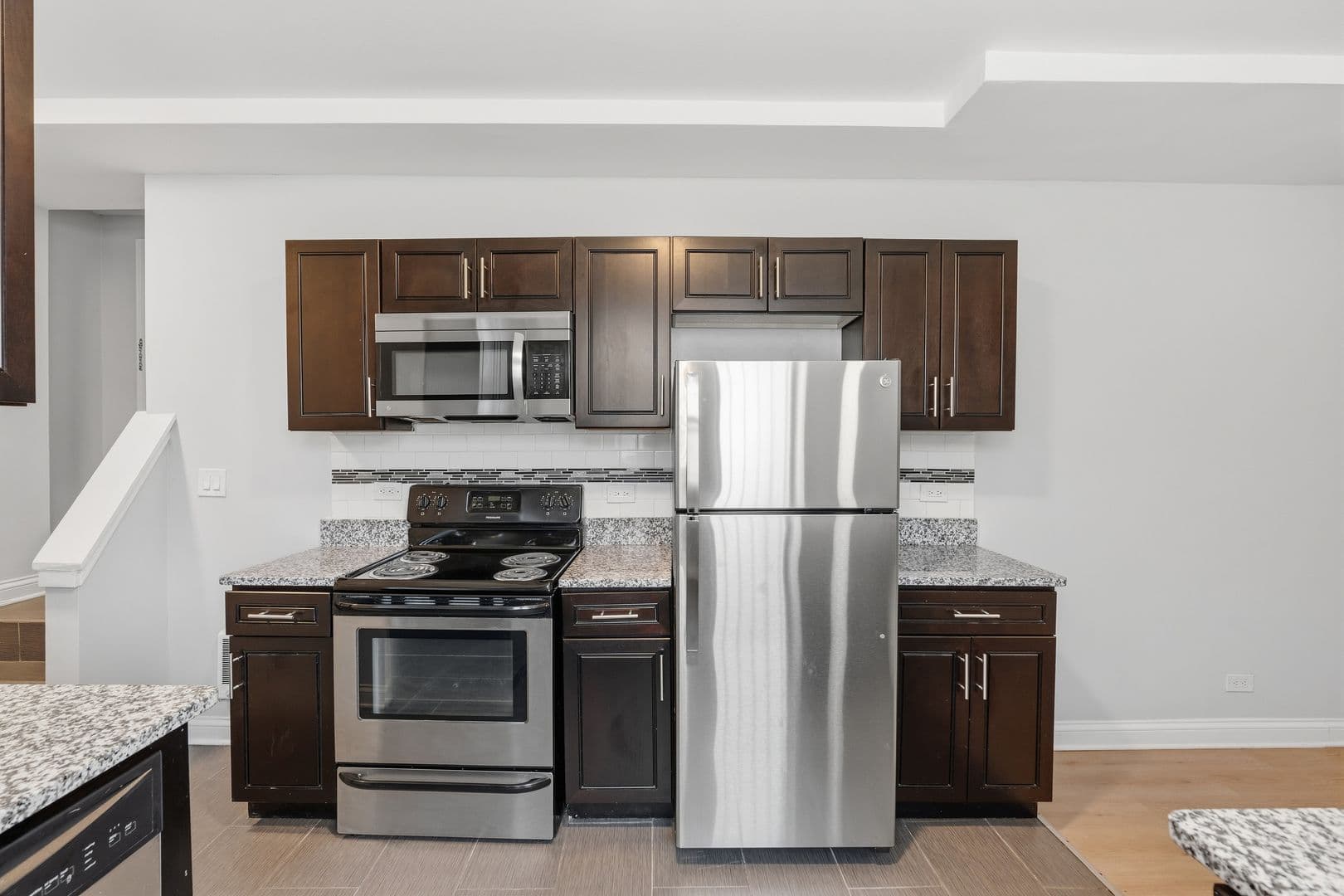 Chicago Apartment: 3631-41 W Dickens Ave