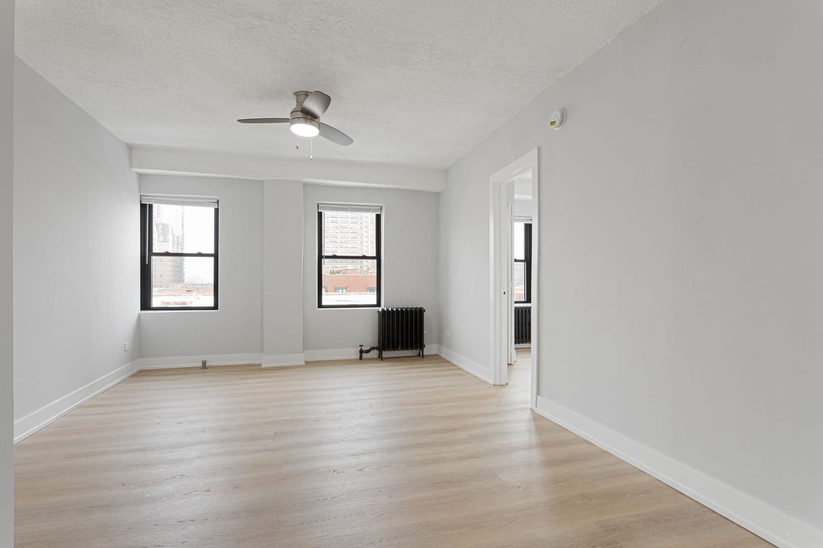 Chicago Apartment: 6026 N Winthrop