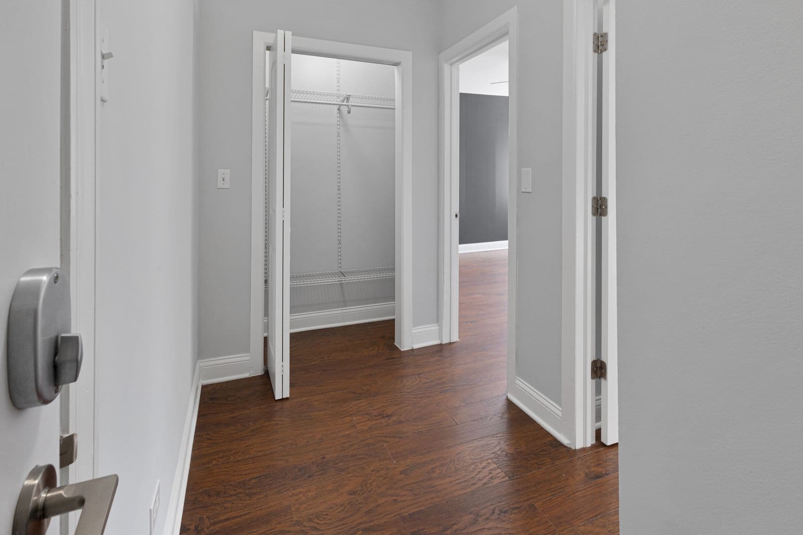 Chicago Apartment: 4555 N Malden St