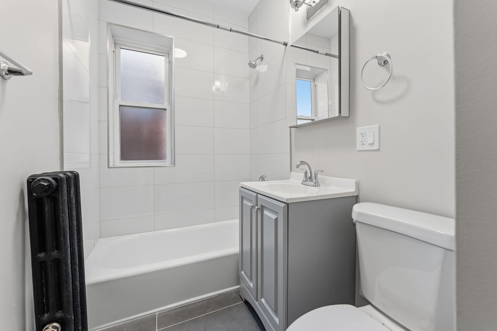 Chicago Apartment: 1722-24 W Juneway Terrace