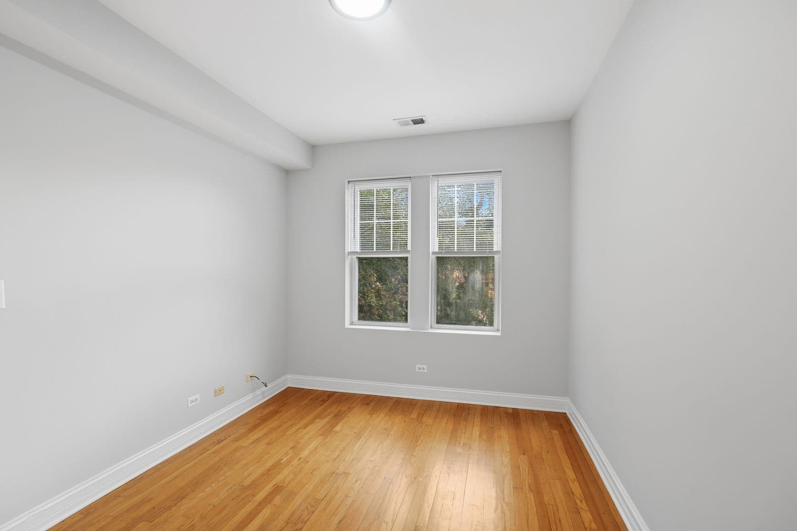 Chicago Apartment: 7320-30 N Damen Ave