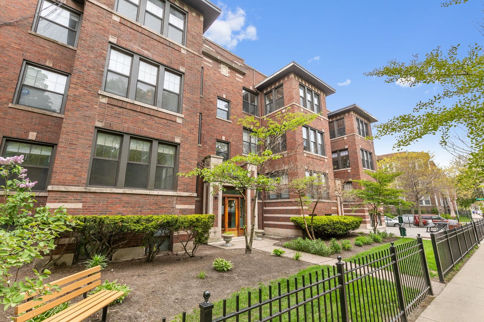 Chicago Apartment: 7642-48 N Eastlake Terrace