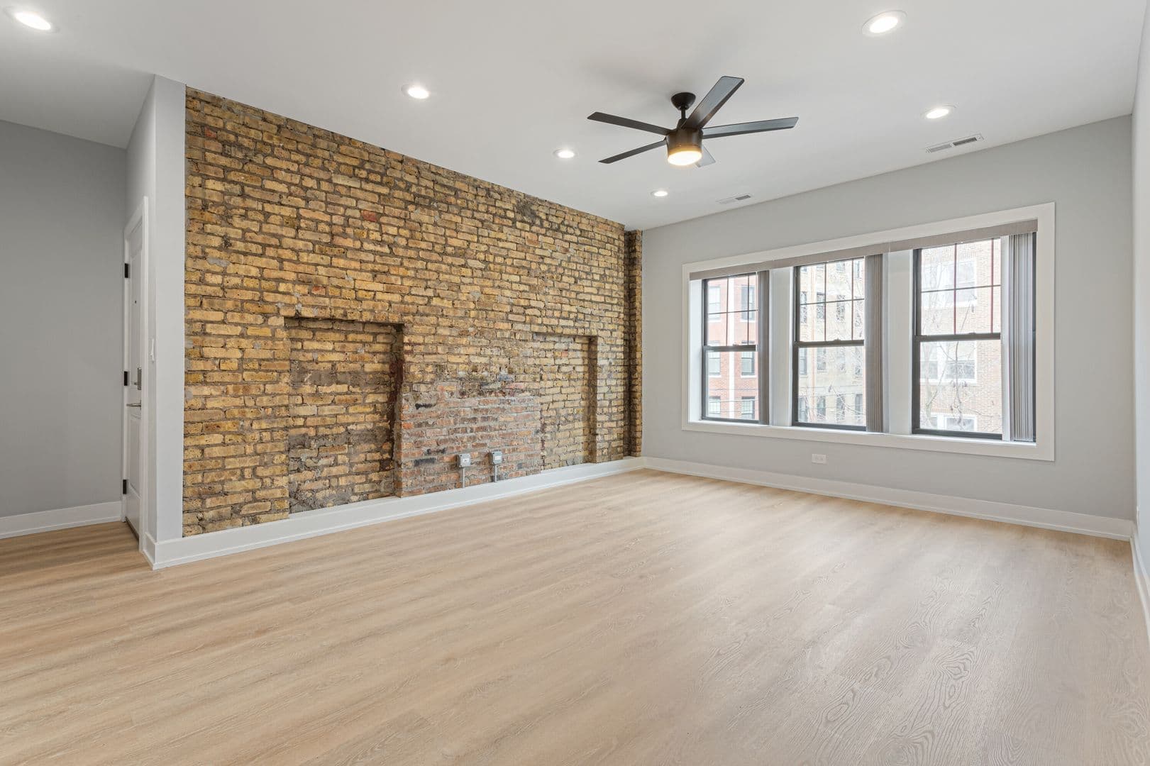 Chicago Apartment: 7642-48 N Eastlake Terrace
