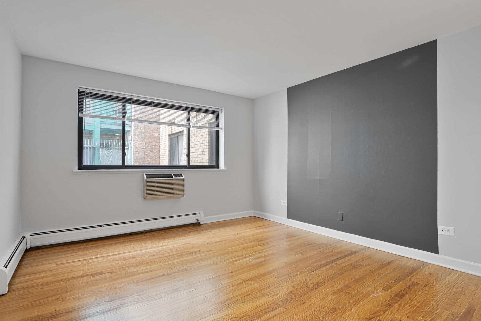 Chicago Apartment: 6758 N. Sheridan Rd.