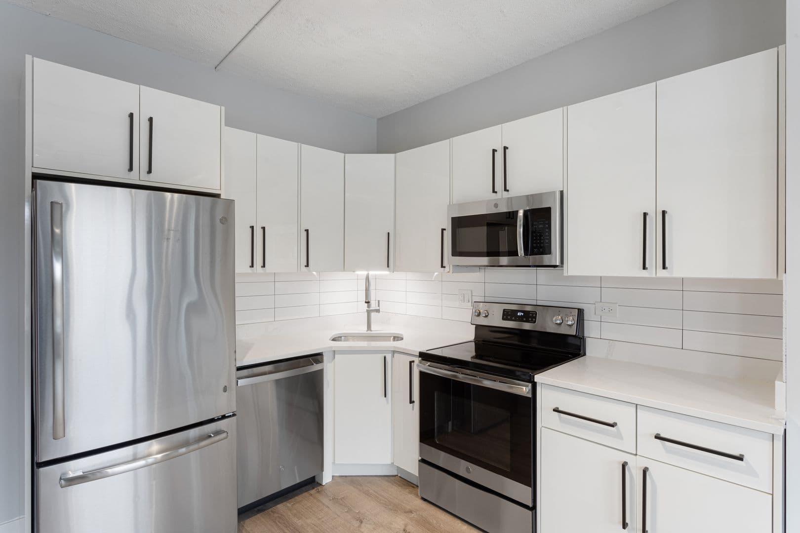 Chicago Apartment: 7645 N Sheridan Rd