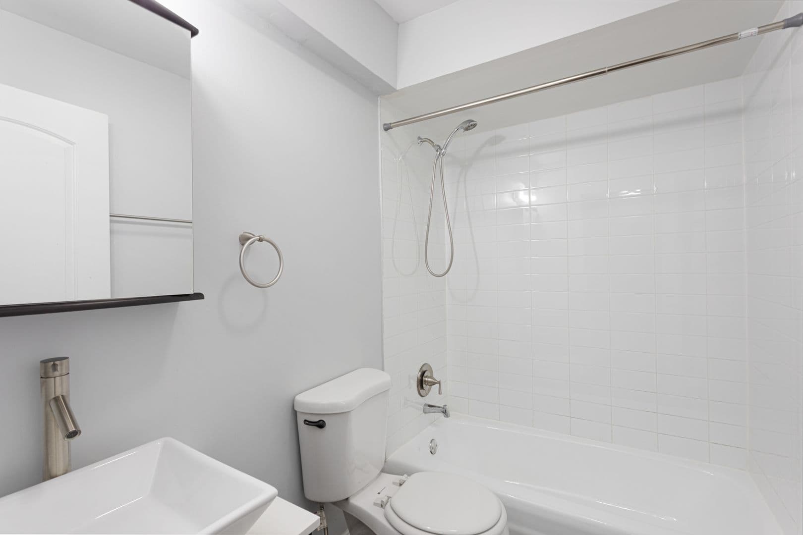 Chicago Apartment: 7545 N Winchester Avenue