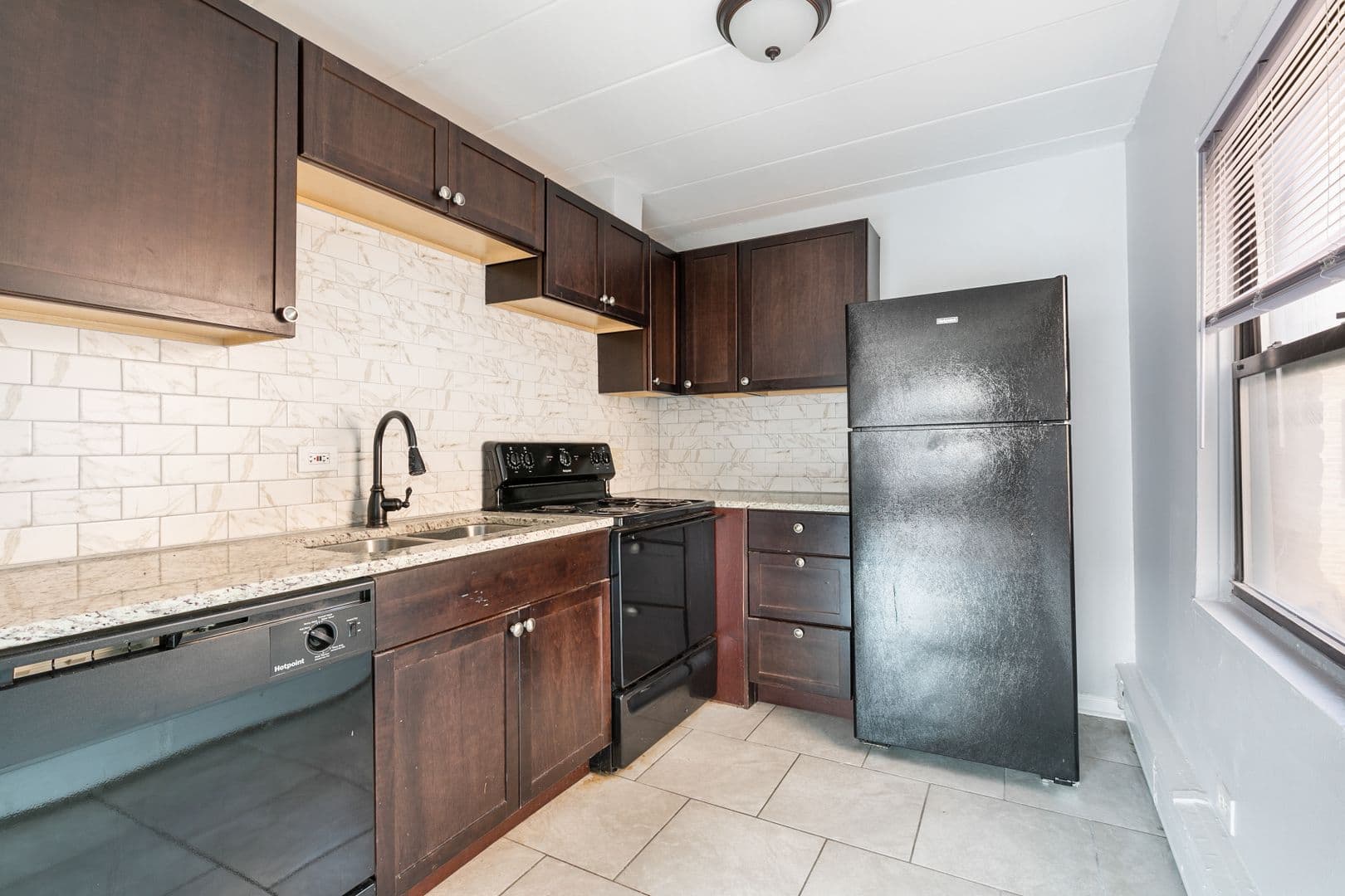 Chicago Apartment: 6007 N Kenmore