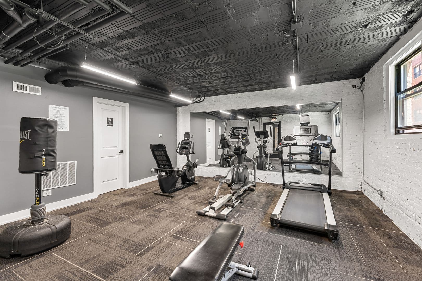 Chicago Apartment: 1548-1558.5 W Juneway