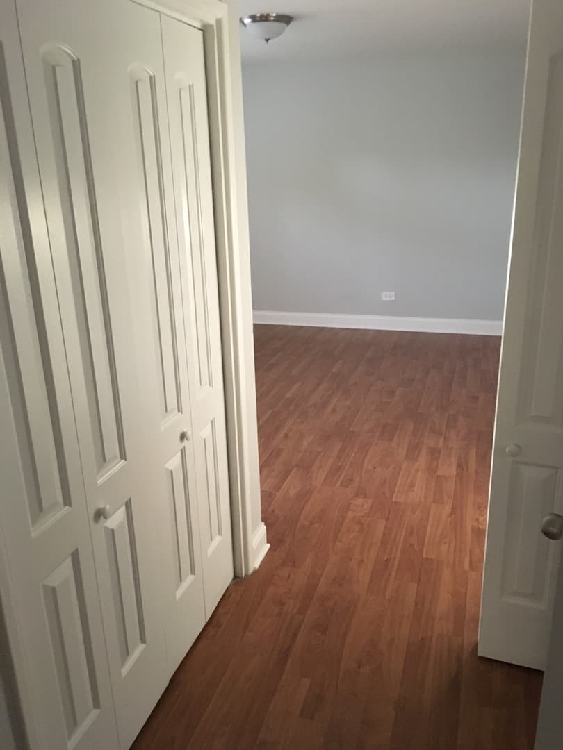 Chicago Apartment: 6826 N Ridge Blvd