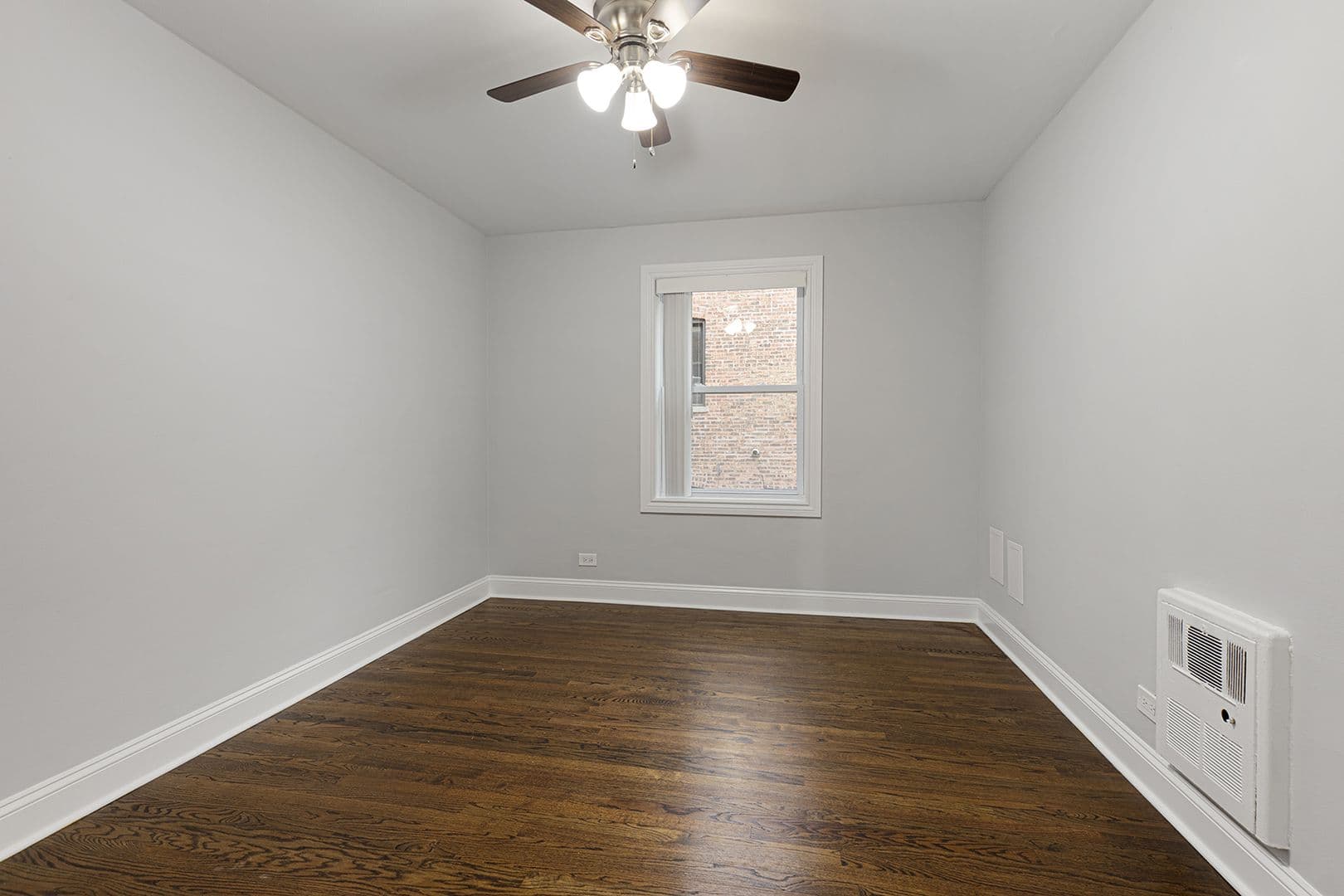 Chicago Apartment: 7630 - 38 N Eastlake Ter