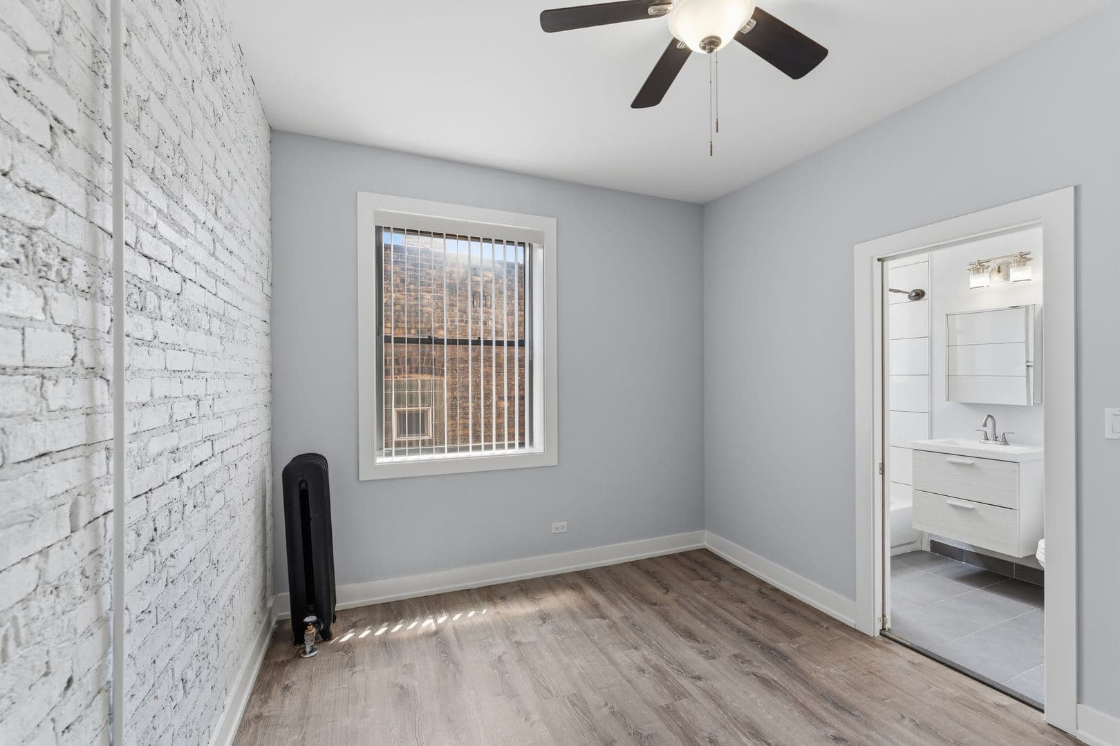 Chicago Apartment: 7618 - 26 N.Eastlake Terrace