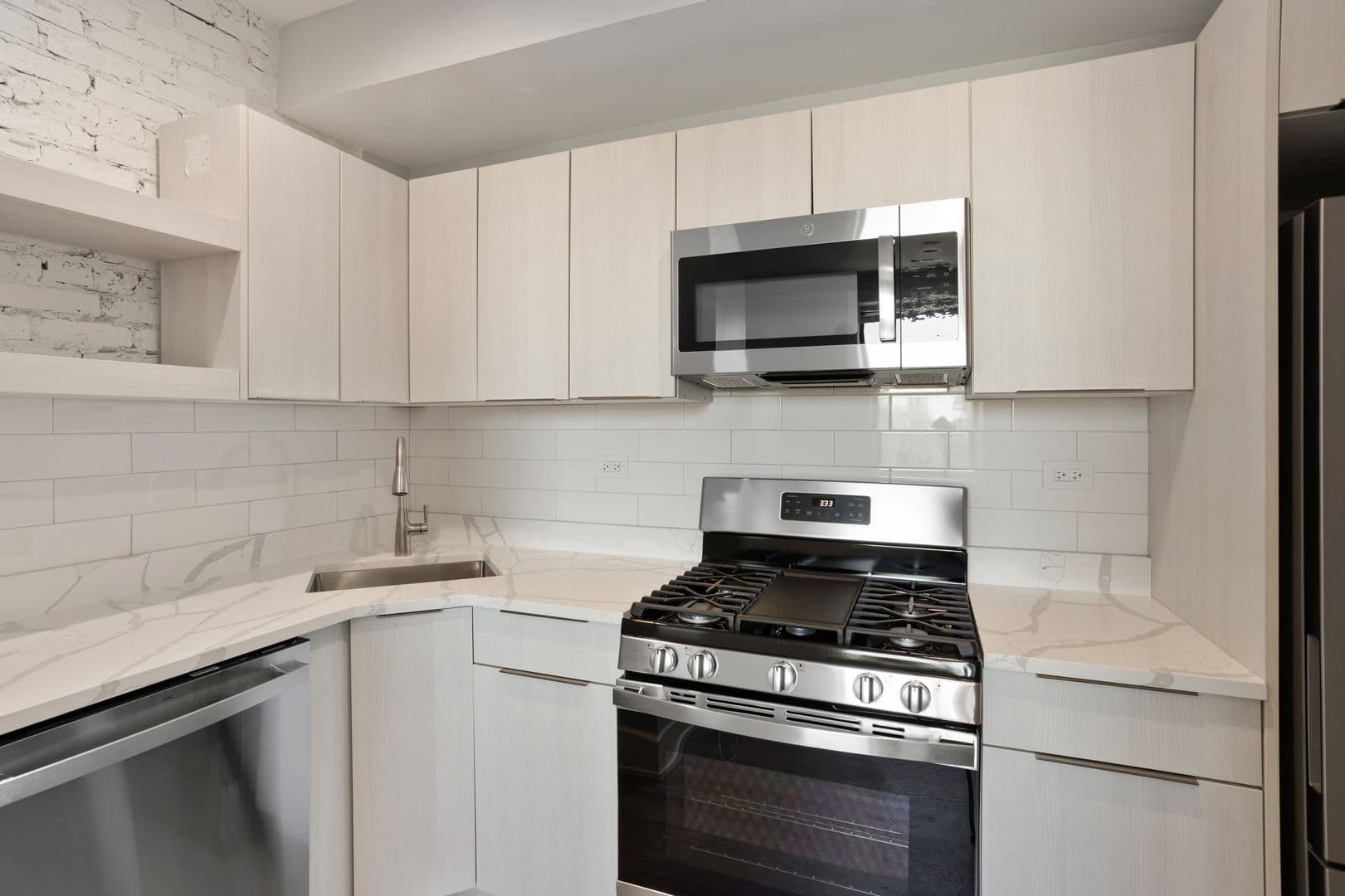 Chicago Apartment: 1700-08 W Juneway Terrace