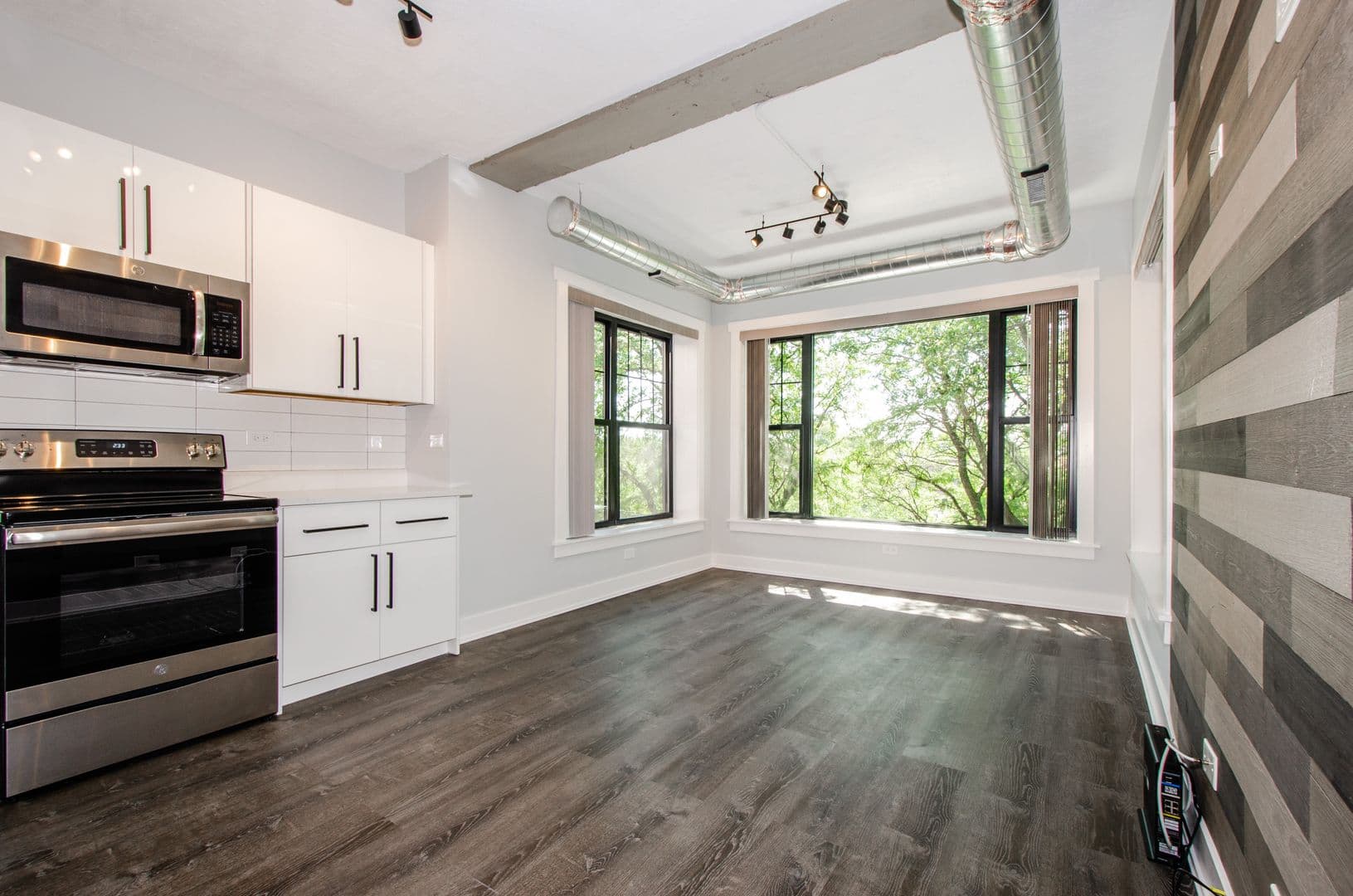 Chicago Apartment: 7645 N Sheridan Rd