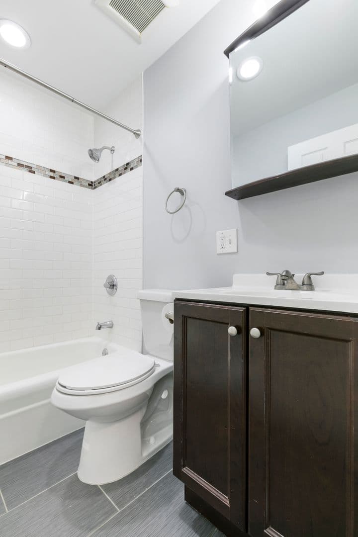 Chicago Apartment: 6001 N Kenmore Avenue