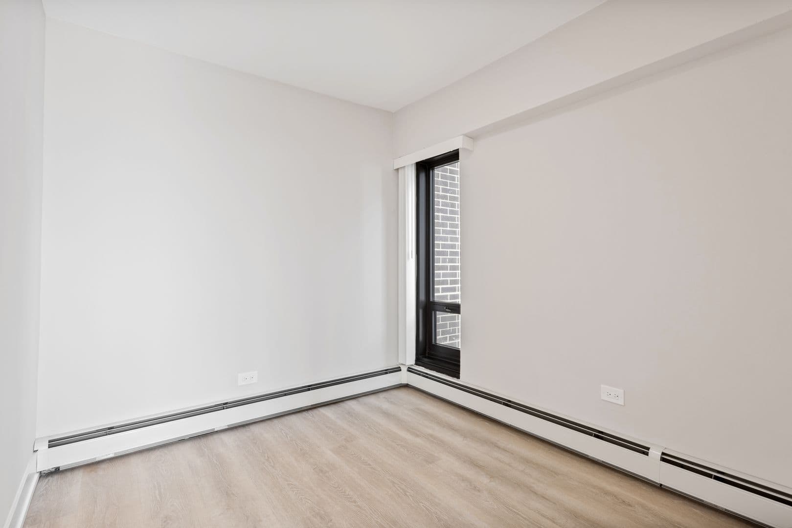 Chicago Apartment: 6166 N Sheridan Rd