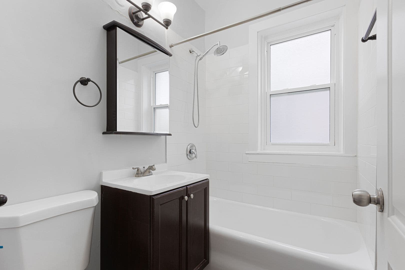 Chicago Apartment: 6100-6118 N Winthrop Ave