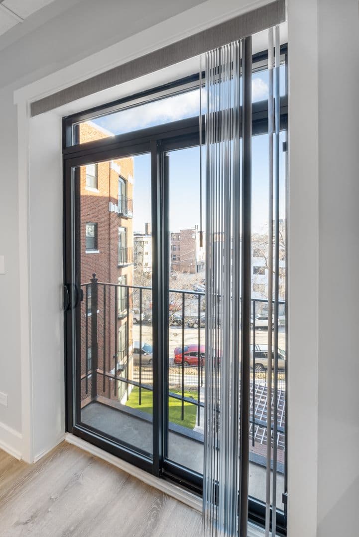 Chicago Apartment: 7645 N Sheridan Rd