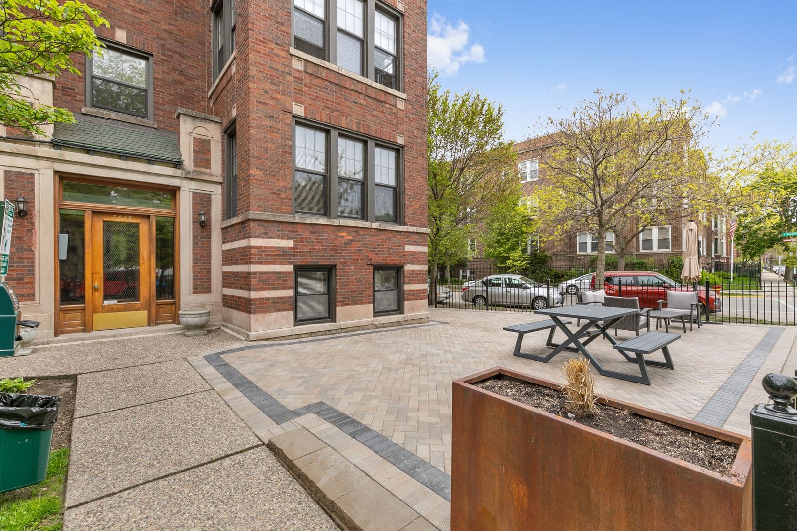 Chicago Apartment: 7642-48 N Eastlake Terrace