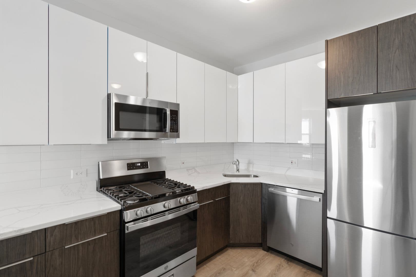 Chicago Apartment: 1625 W Howard