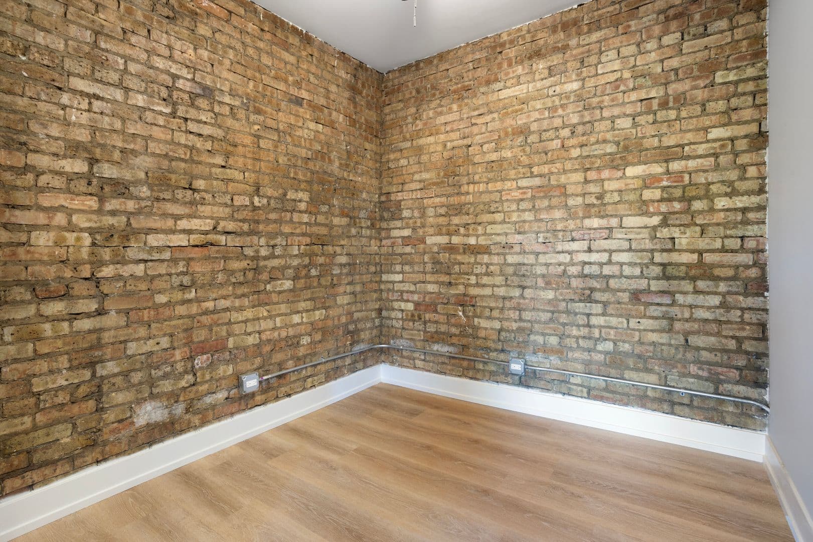 Chicago Apartment: 1548-1558.5 W Juneway