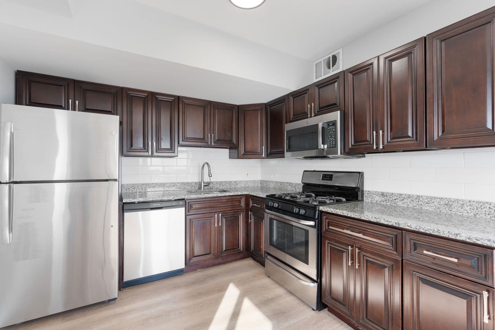 Chicago Apartment: 2451 W Howard Street