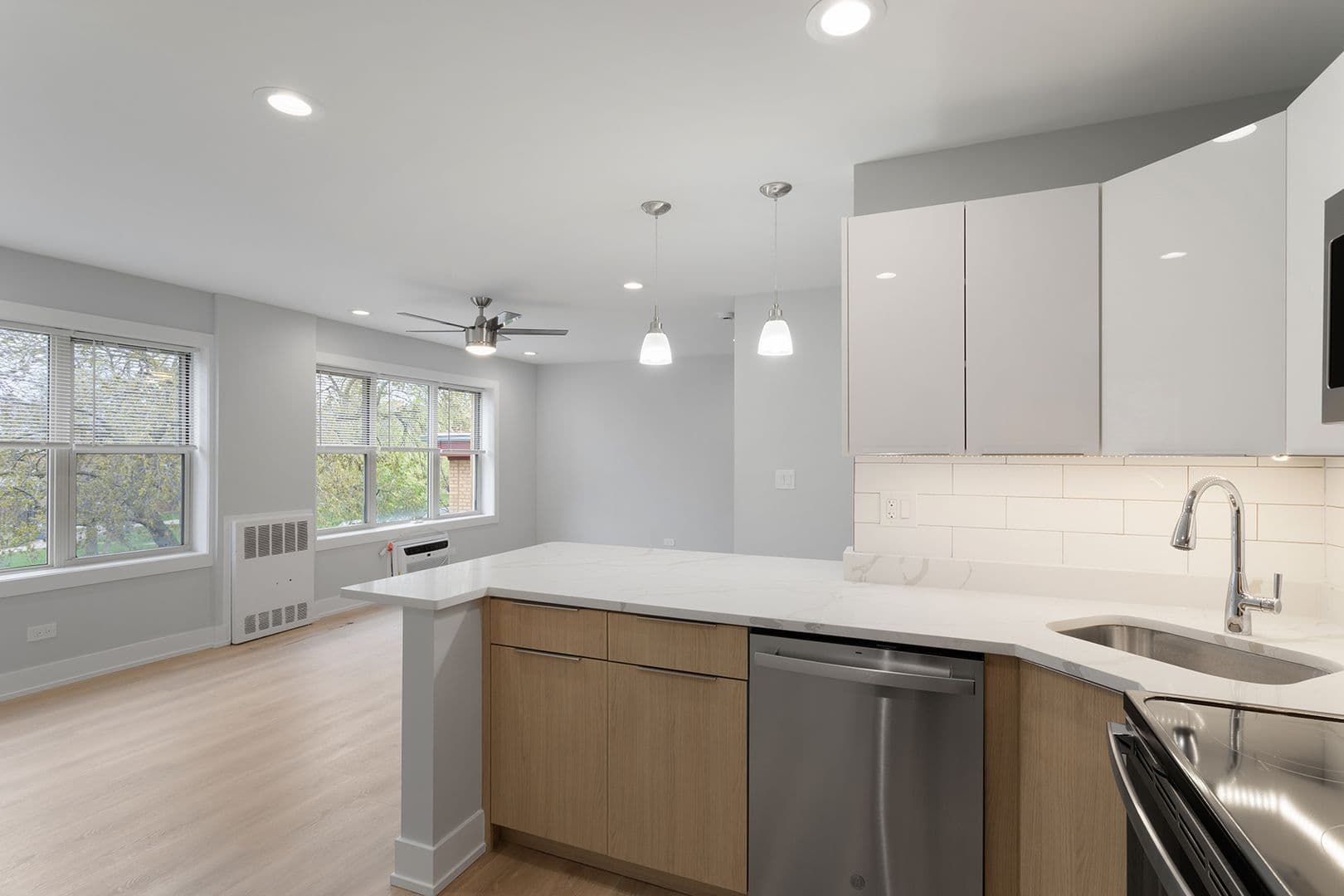 Chicago Apartment: 7070 N Sheridan Rd
