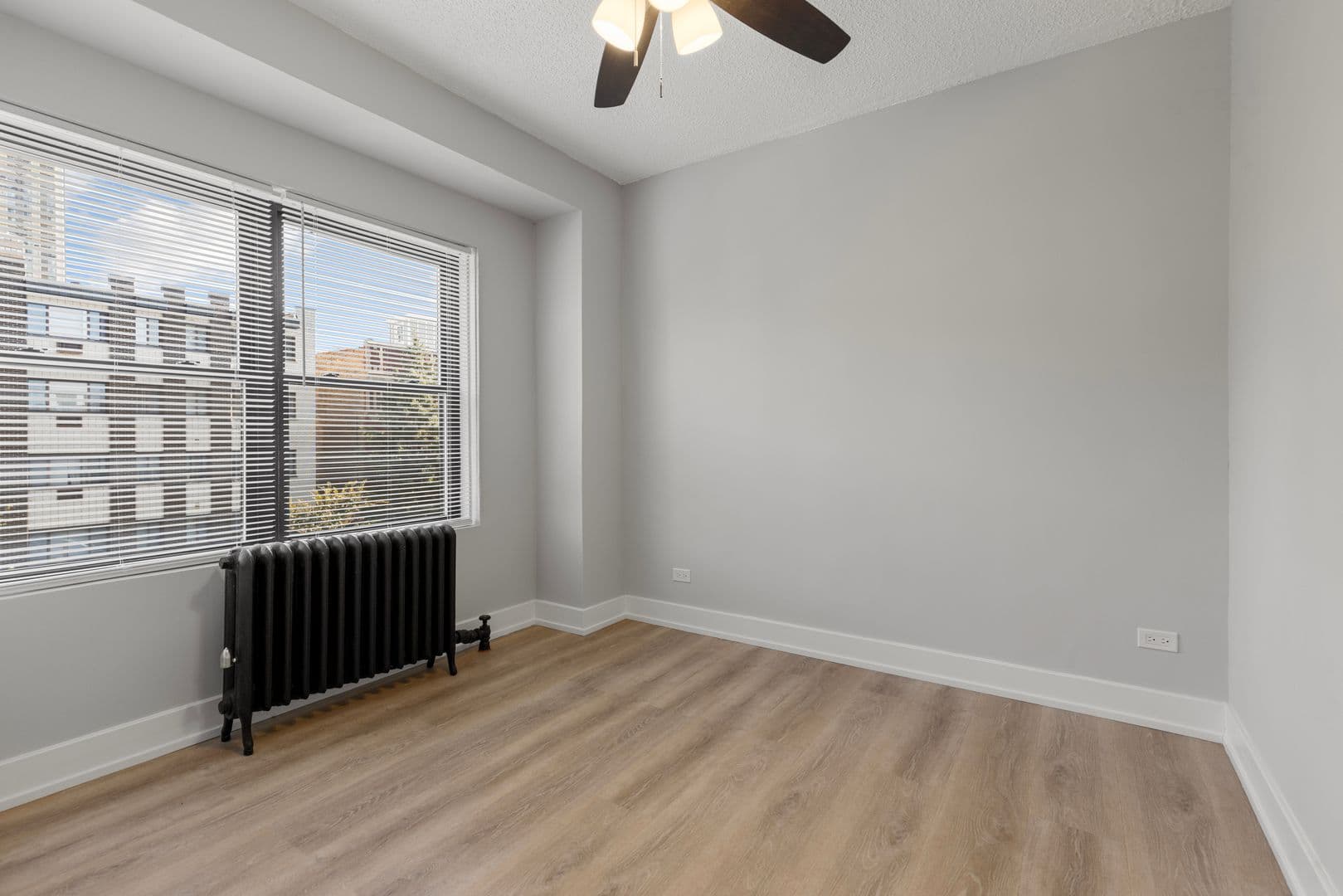 Chicago Apartment: 6026 N Winthrop