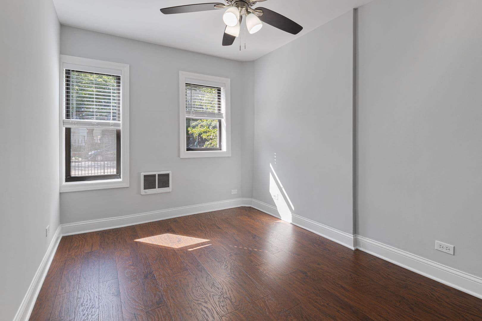 Chicago Apartment: 4555 N Malden St
