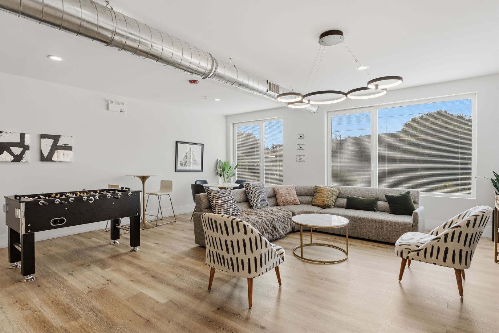 Chicago Apartment: 1531 W Howard Street