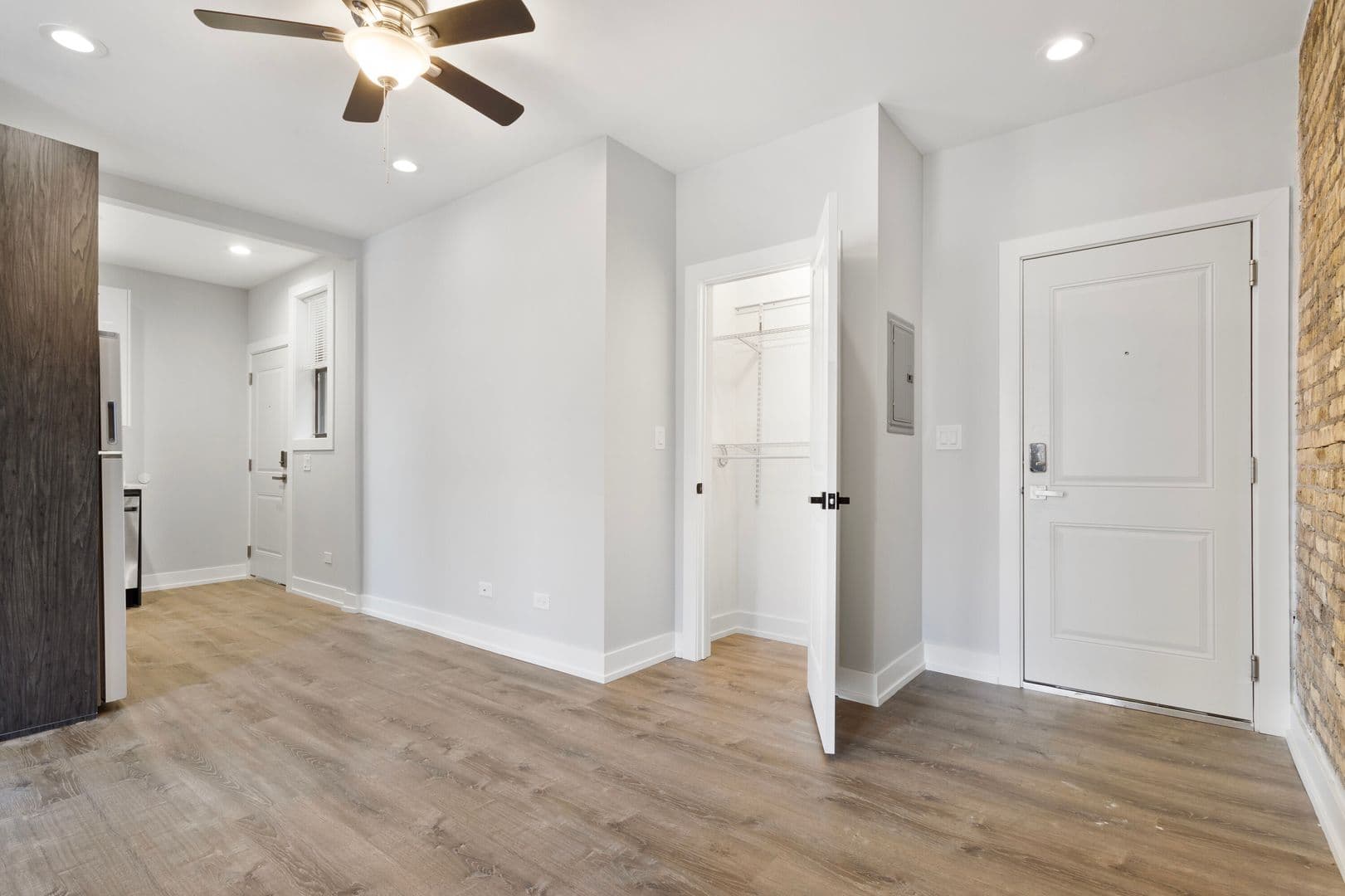 Chicago Apartment: 1649-1655 W. Jonquil