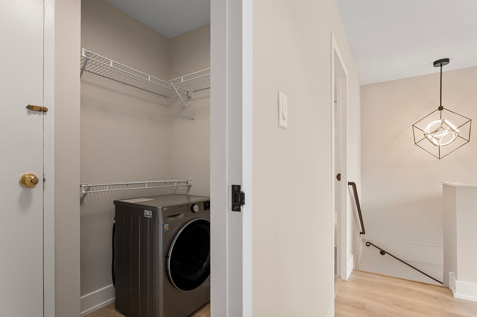 Chicago Apartment: 6166 N Sheridan Rd