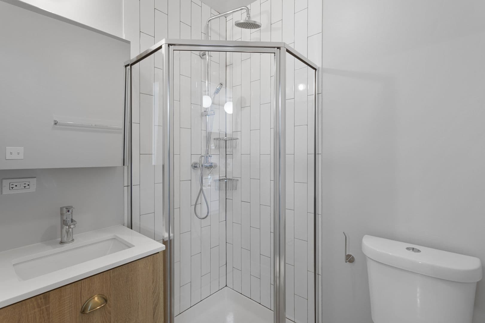 Chicago Apartment: 6019 N Winthrop Avenue