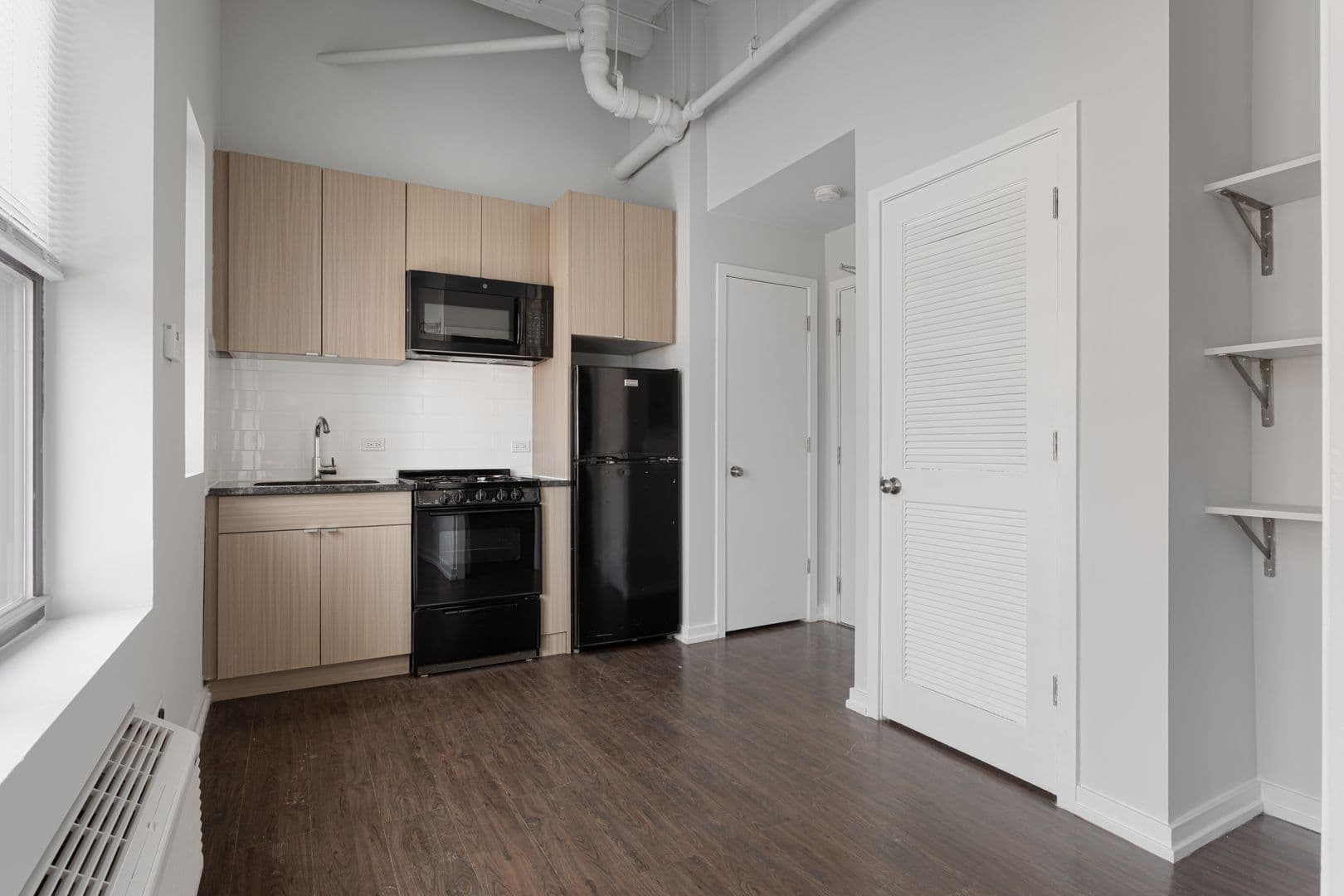 Chicago Apartment: 5718 N Winthrop Avenue