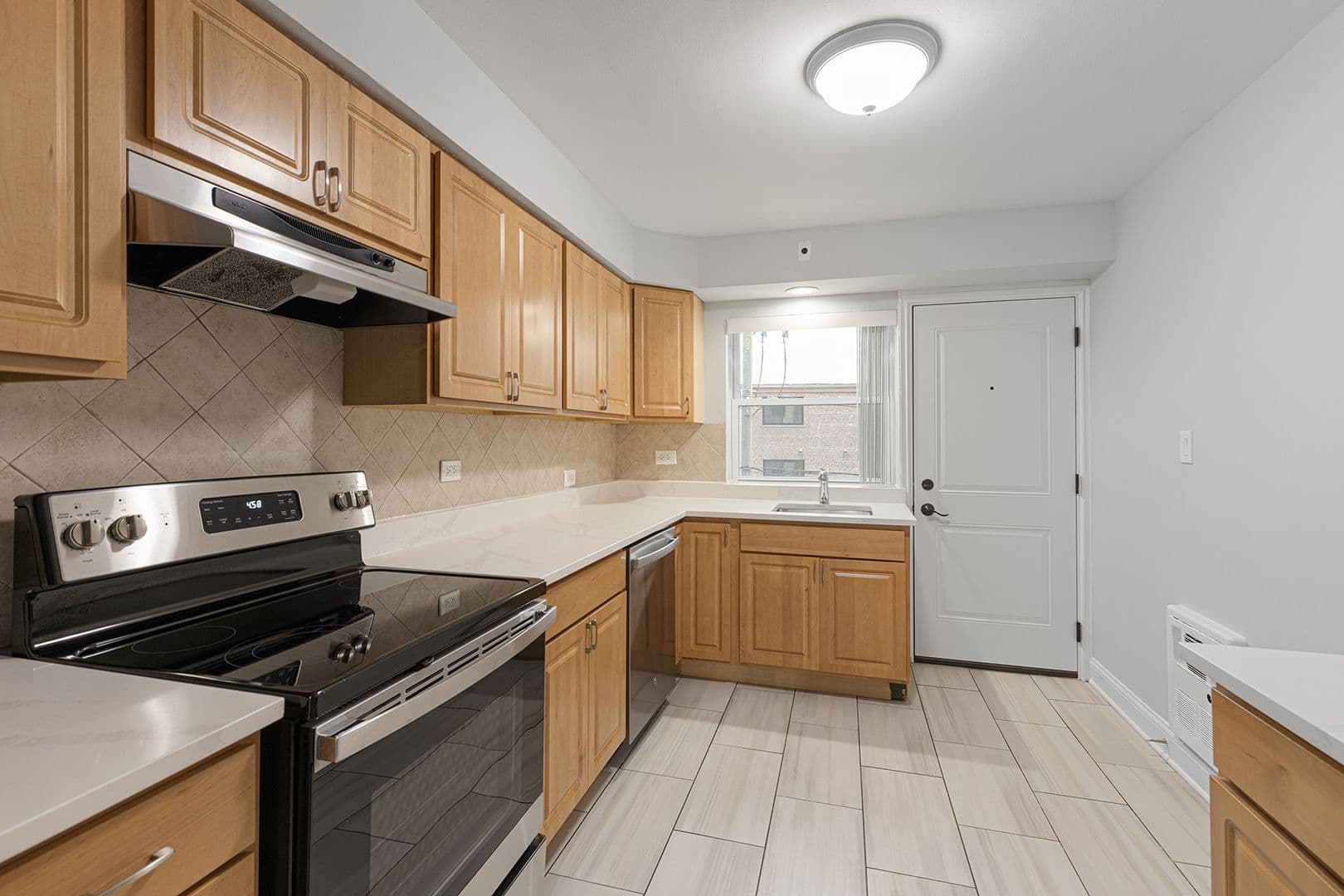 Chicago Apartment: 7630 - 38 N Eastlake Ter
