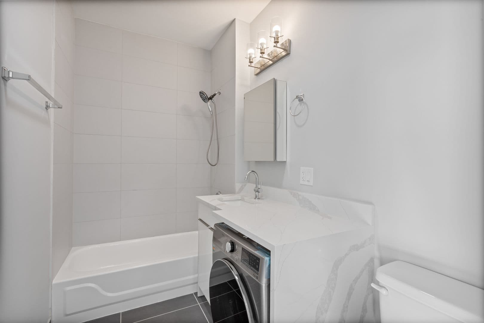 Chicago Apartment: 1625 W Howard