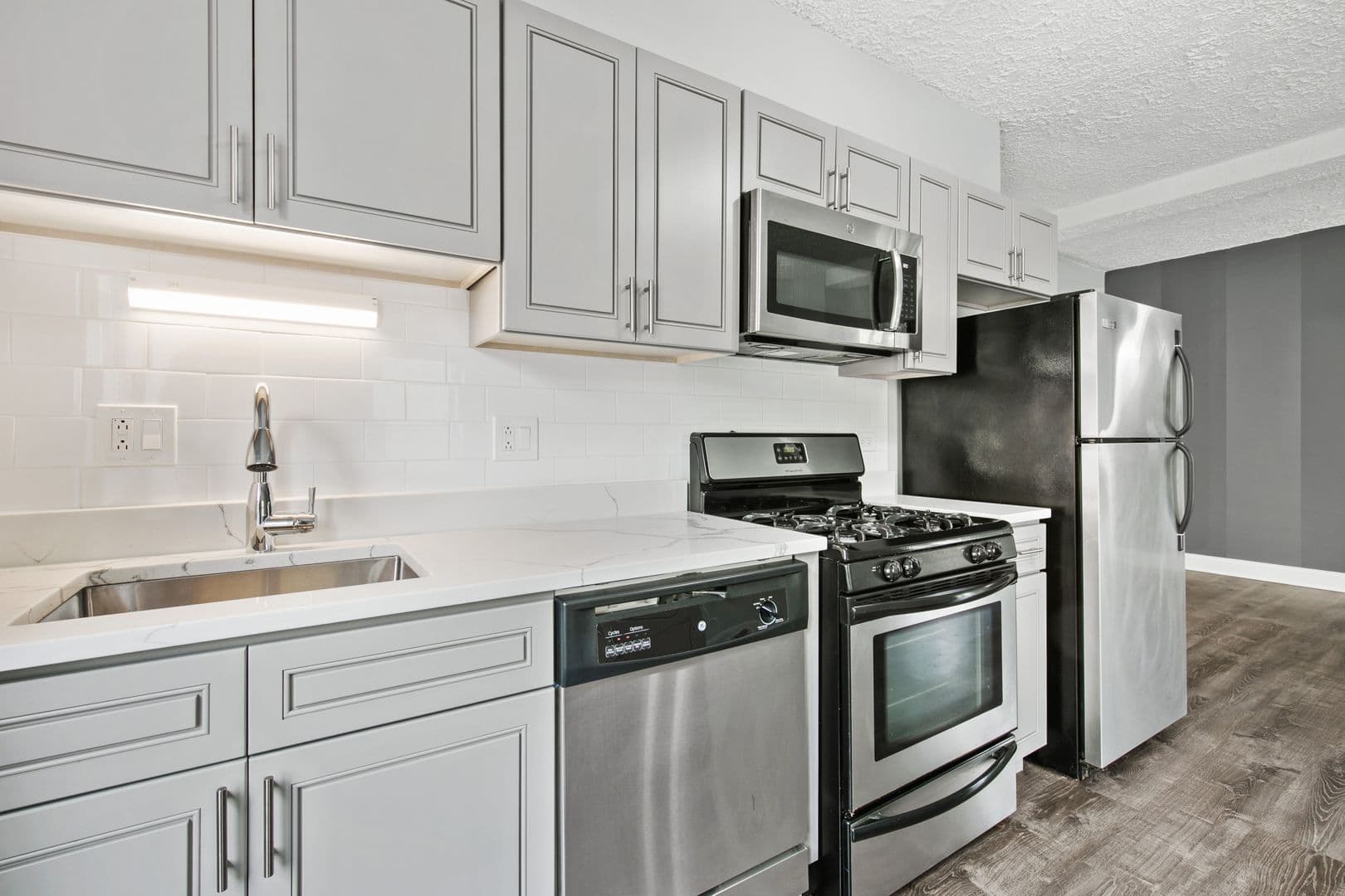 Chicago Apartment: 4555 N Malden St