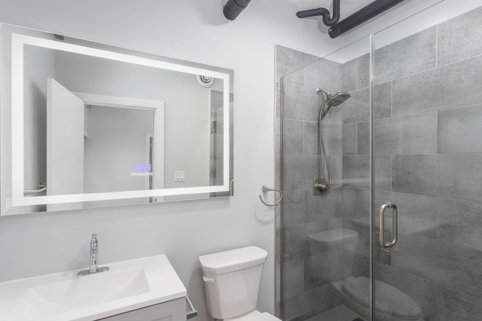 Chicago Apartment: 7645 N Sheridan Rd