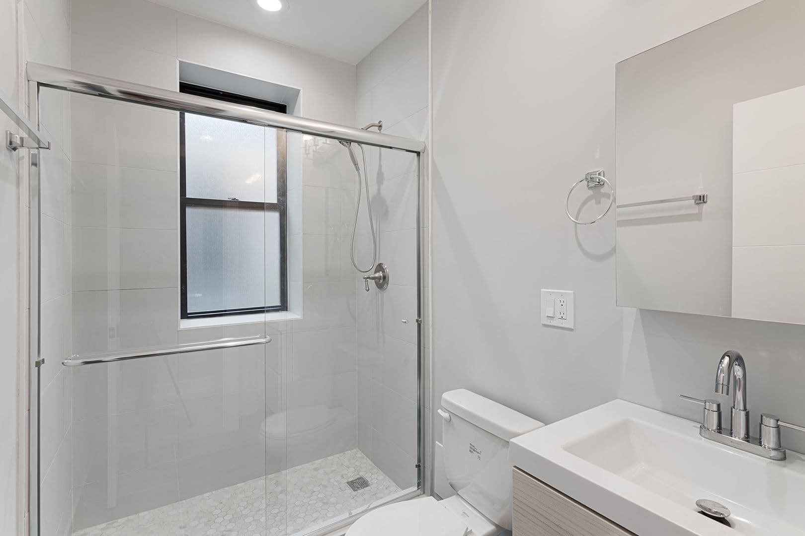 Chicago Apartment: 1548-1558.5 W Juneway