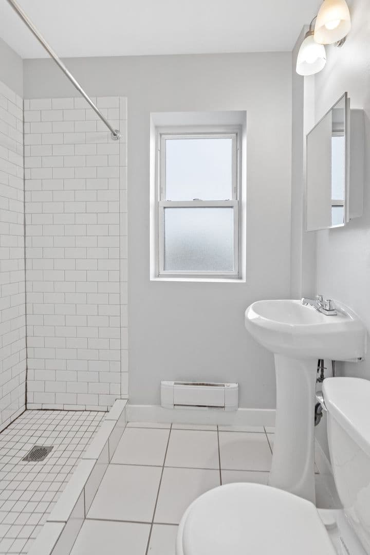 Chicago Apartment: 7450-7456 N Greenview Ave