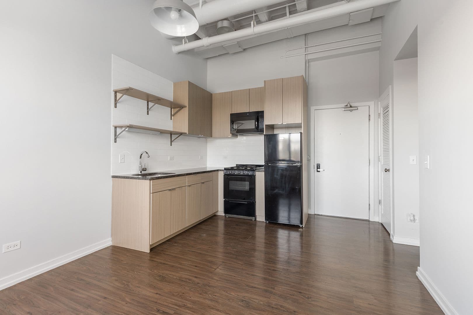 Chicago Apartment: 5718 N Winthrop Avenue